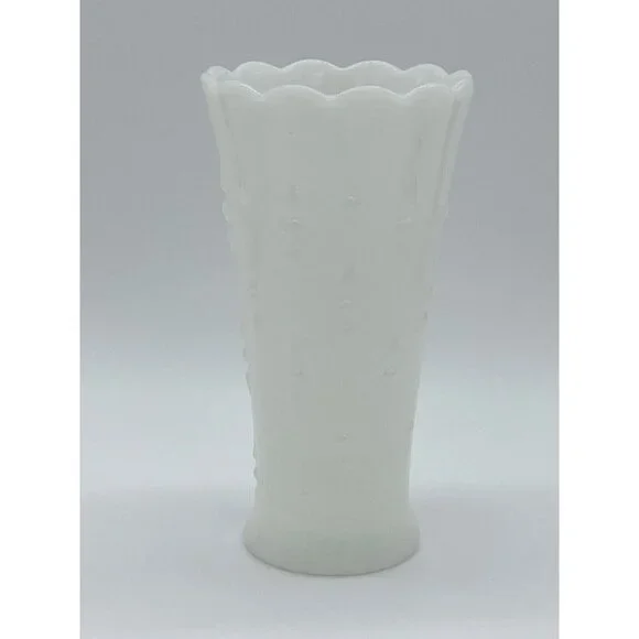 Vintage 1940 Anchor Hocking Milk Glass Scalped Rim Teardrop Pearl Dot Arrow Vase - Picture 2 of 5